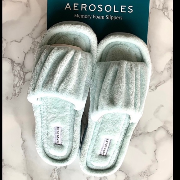 3/$45 ⭐️ AEROSOLES Ice Blue Velour Slippers SIZE X-Large (9.5-10.5) - Picture 1 of 8
